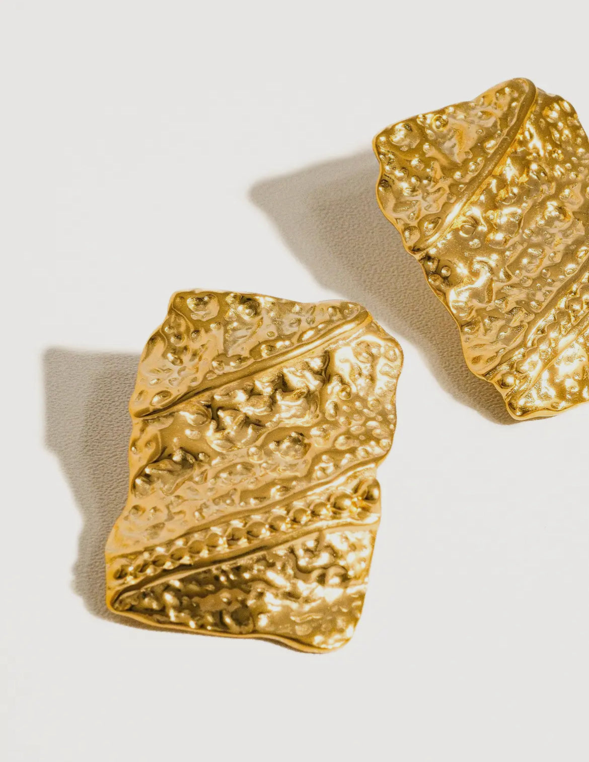 Bellezza Wavy Bold Stud - No Tarnish